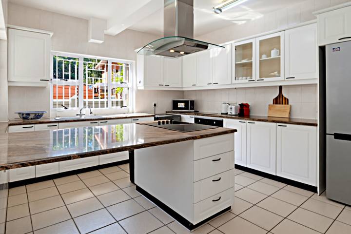 Comp Beach Road 55 Kitchen
